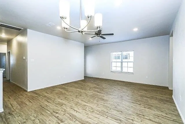 3 bed, 2.0 bath, 1424 sqft, $1,550 — Photo 2