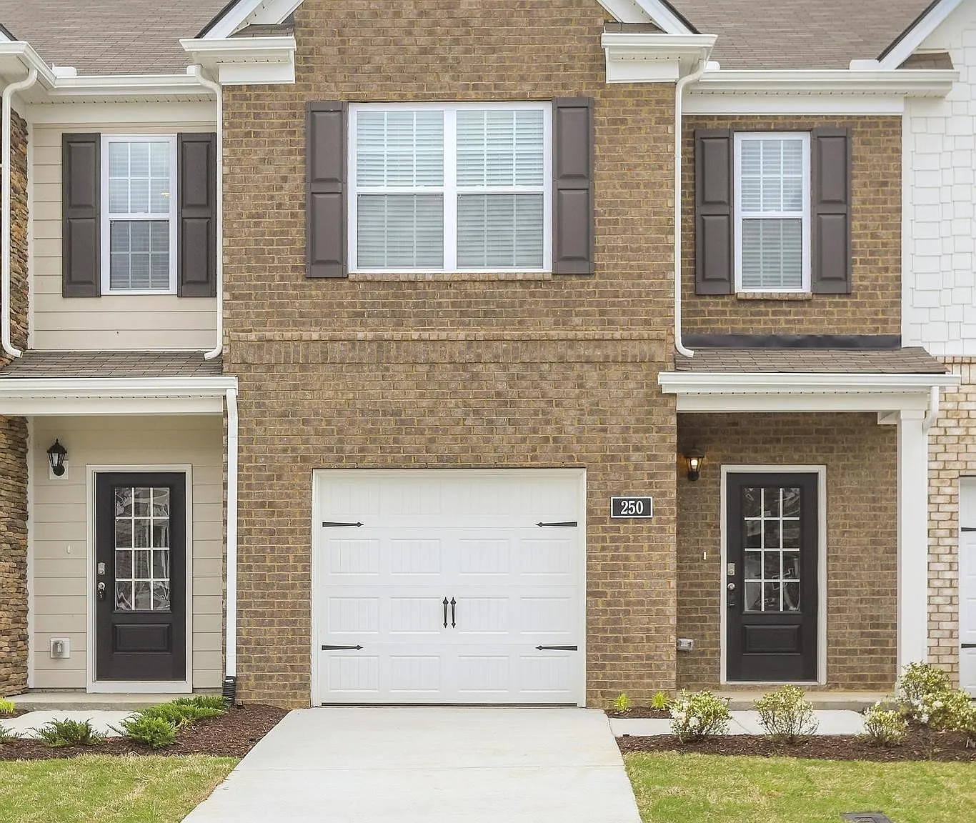 3 bed, 2.5 bath, 1474 sqft, $1,975 — Photo 4