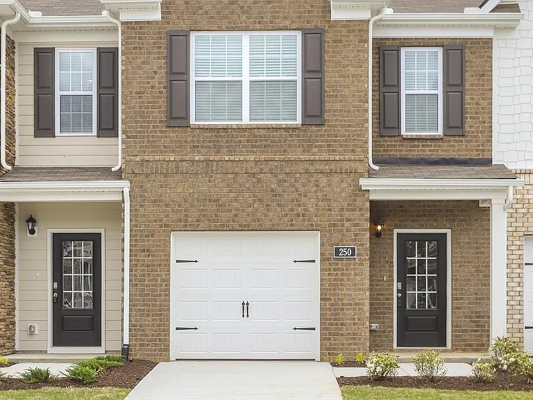 250 Hazel Ln — Photo 4