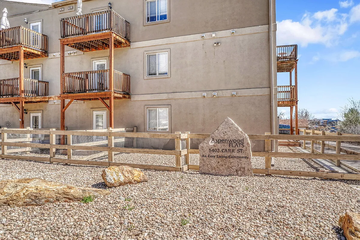Building Photo - 5402 Carr St #204