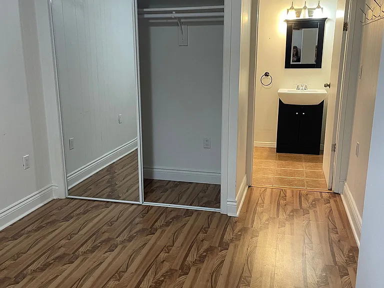 1023 Robarts Rd — Photo 14