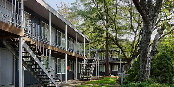 Raleigh Firs Apartments — Photo 1