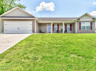 129 Storm Ln, Jacksboro, TN 37757