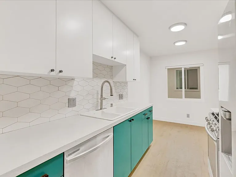 1347 N Las Palmas Ave #6 — Photo 3