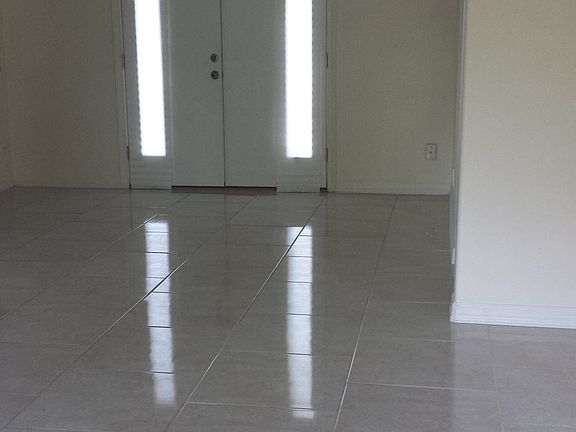 3rd image of 608 Ivy Ave