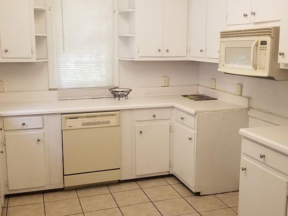 4th image of 715 Circle Ct