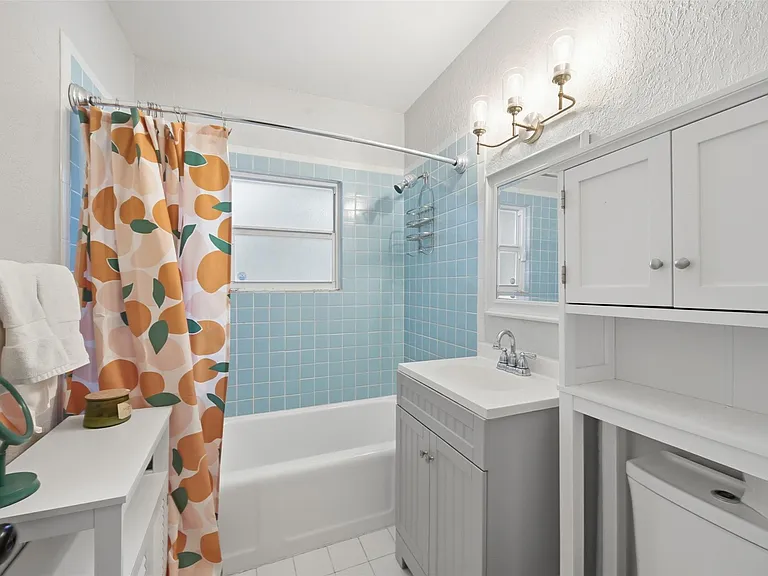117 S Palmway — Photo 2