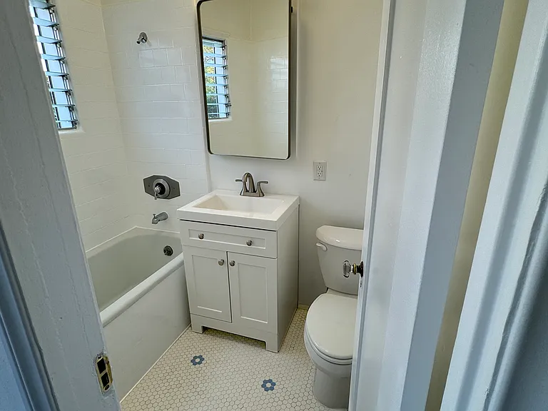 824 N Hayworth Ave #C — Photo 10