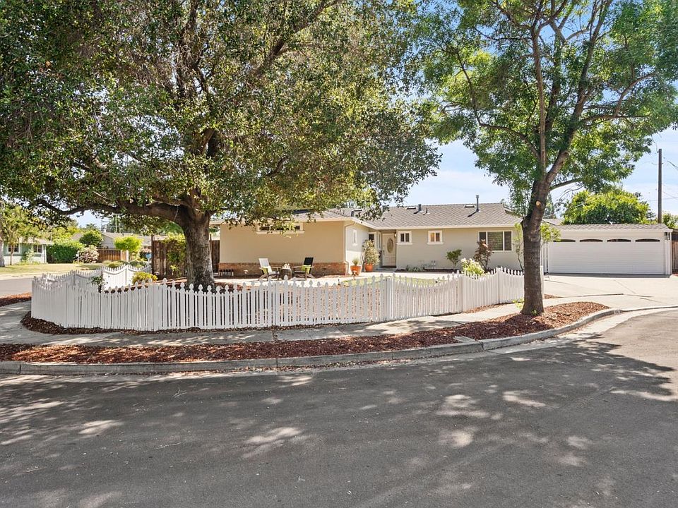 1st image of 152 Oakmont Way