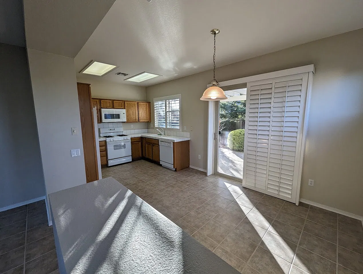 1 bed, 1.5 bath, 1120 sqft, $2,550 — Photo 2