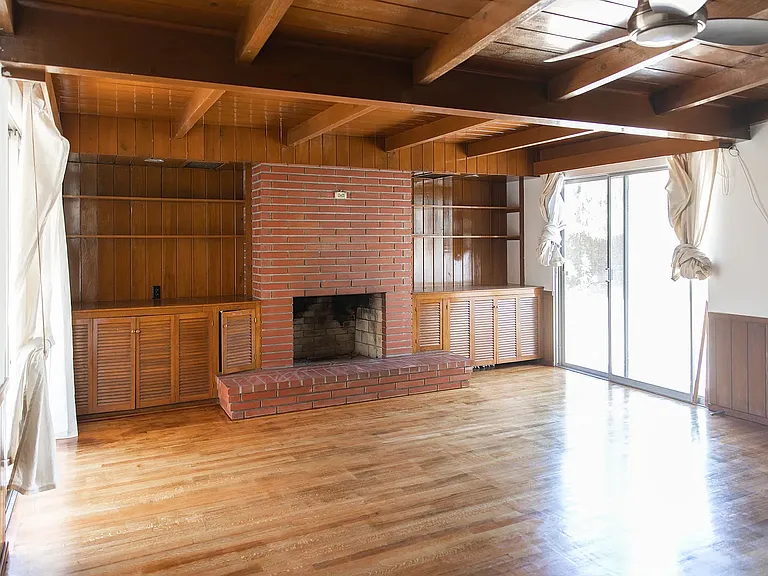 1661 Highland Oaks Dr — Photo 9