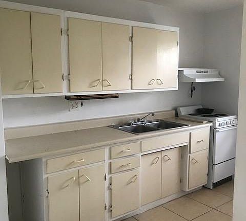 4th image of 820 Sunset Dr