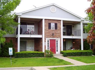 947 Golf Course Rd, Crystal Lake, IL 60014