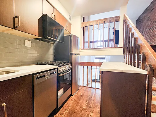 Rented by Avenues Real Estate | media 2