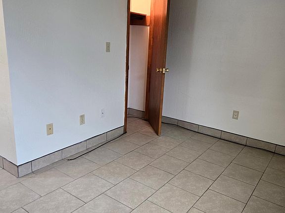 4th image of 120 Linton Ln #B