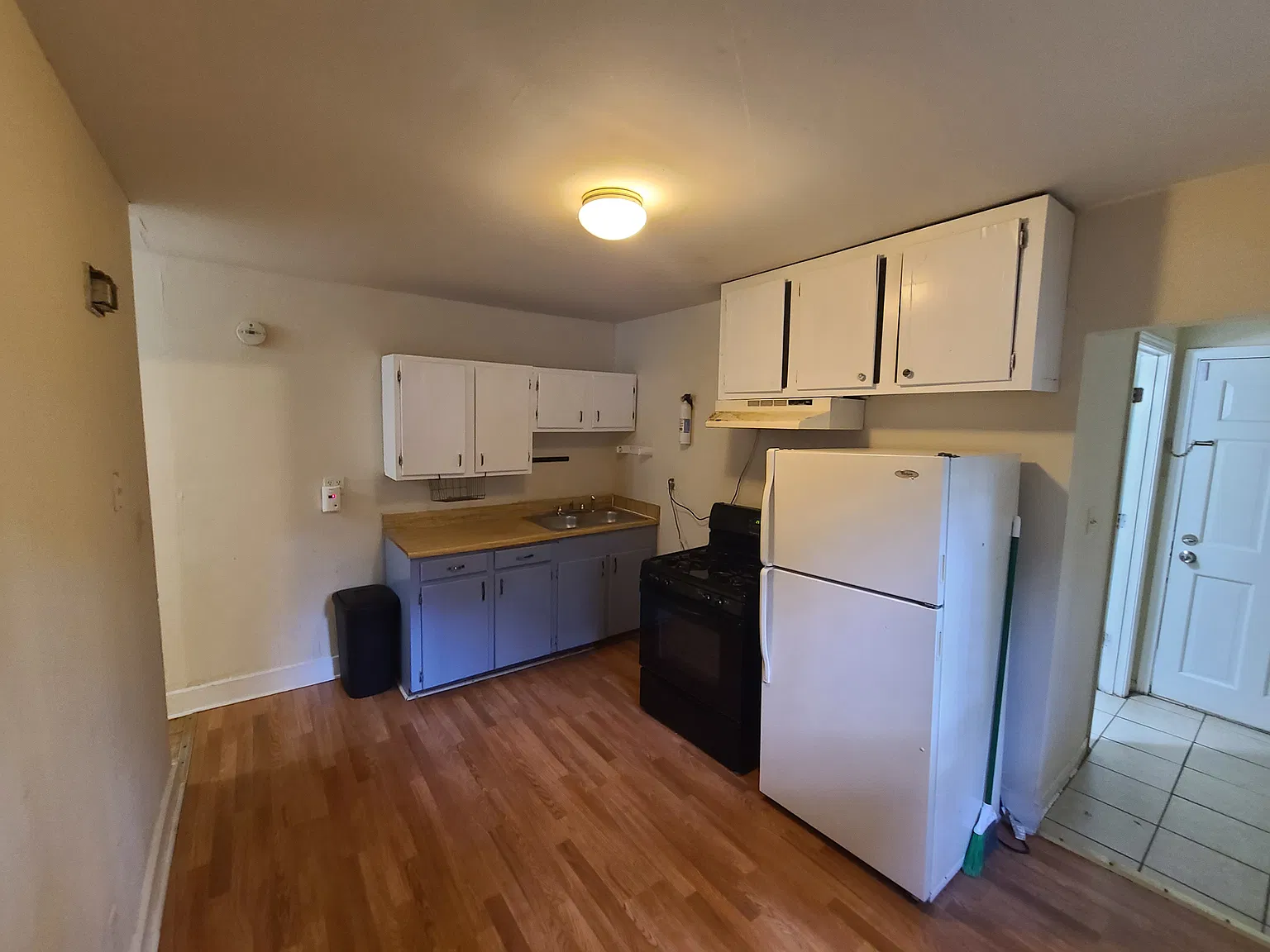 2 bed, 1.0 bath, 800 sqft, $795 — Photo 2