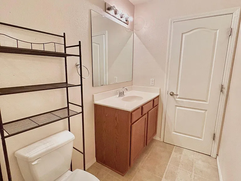 10919 Fort Point Ln NE — Photo 35
