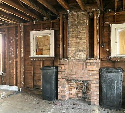 4th image of 2037 Delaware St