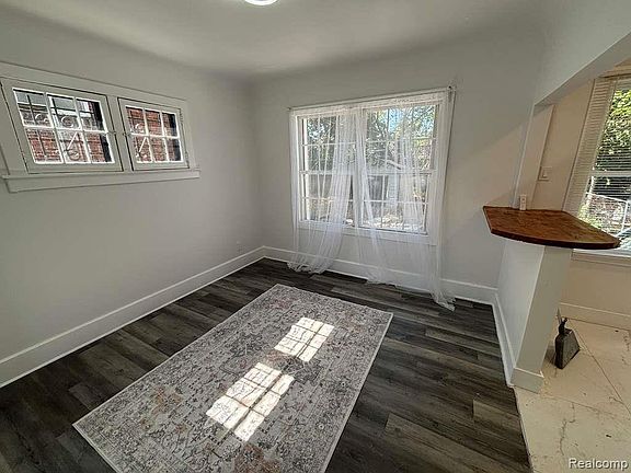 5th image of 14845 Mark Twain St
