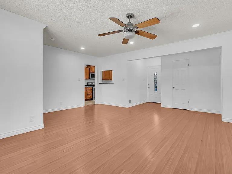 1833 Lees Ave — Photo 4