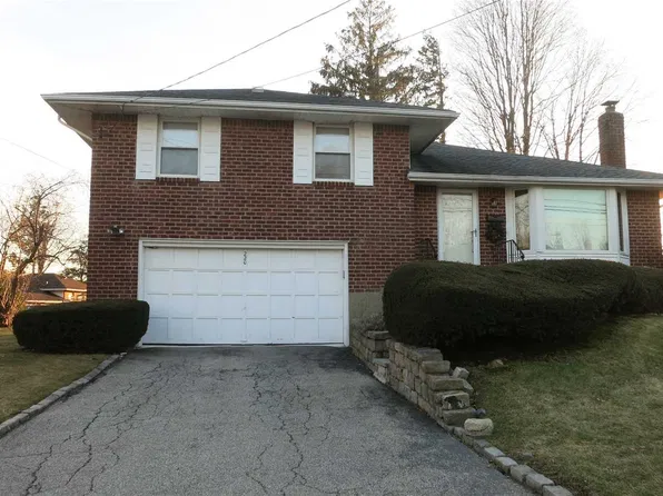 220 Martin Dr, Syosset, NY 11791