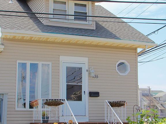 2nd image of 135 Franklin Ave