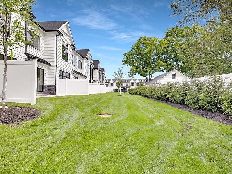 16 Feldman Ct — Photo 25