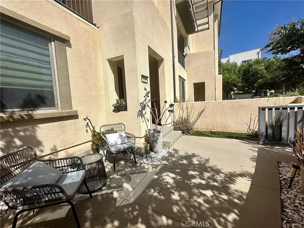 3 bed, 3.5 bath, 1932 sqft, $4,900 — Photo 4