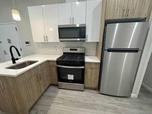 126 Saint Pauls Avenue image 1 of 9