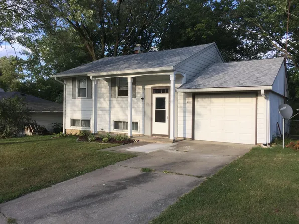 3302 N Stoneycrest Rd, Bloomington, IN 47404