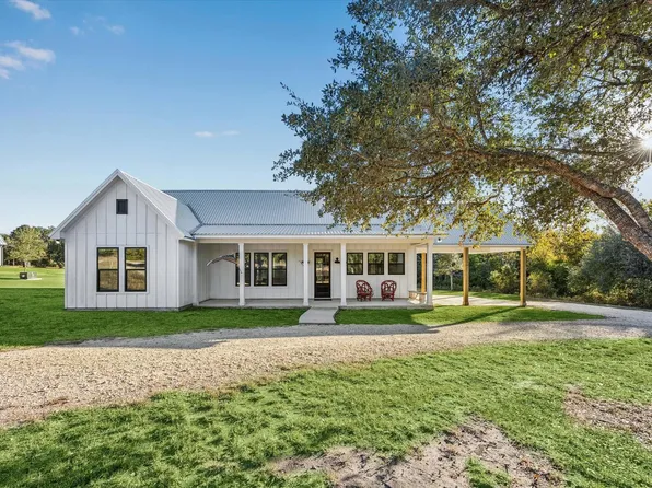 124 Rebekahs Xing, Round Top, TX 78954