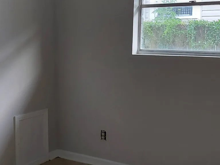 2322 N Claiborne Ave — Photo 5