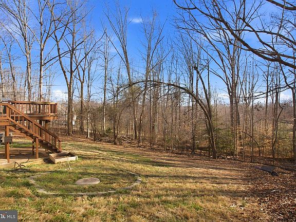 5th image of 8 Ridgeview Cir