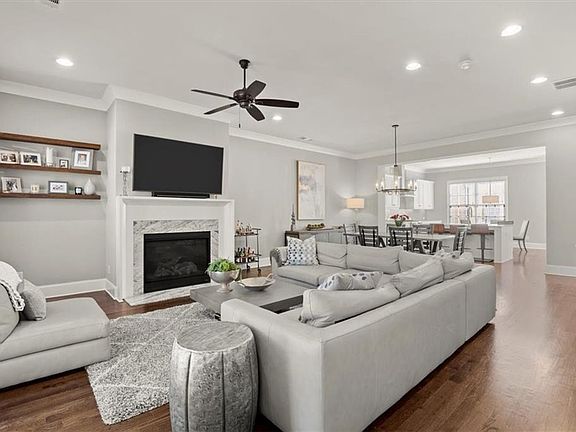 5th image of 160 Clover Ct