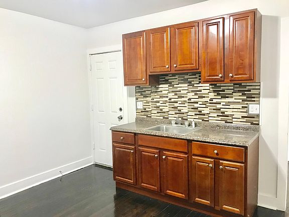 3rd image of 953 Capitol Ave #2