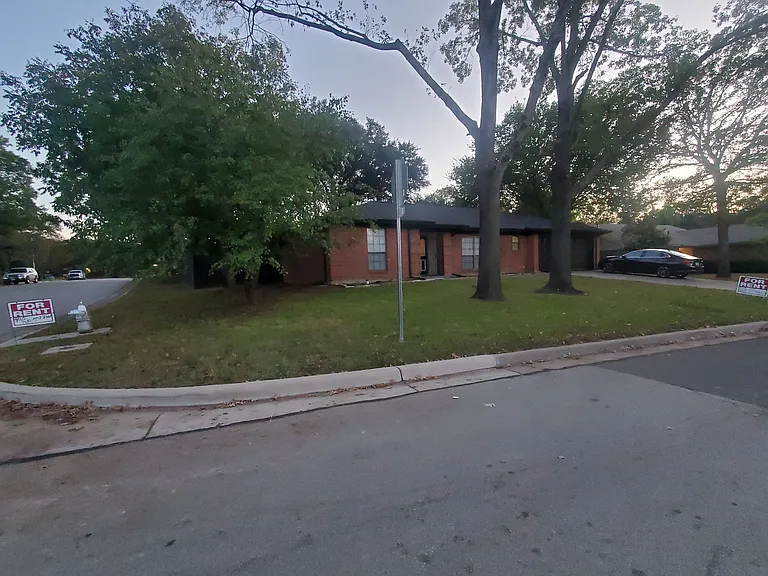 4700 Andalusia Trl — Photo 2