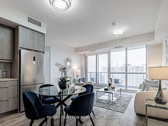 3rd image of 36 Manor Rd E #1003