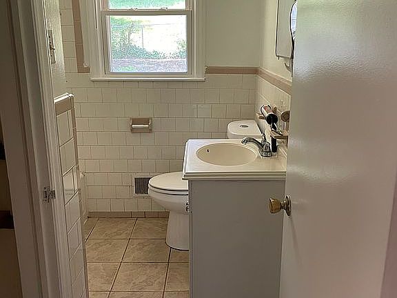 3rd image of 3610 Cedar Ln