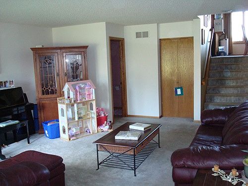 2nd image of 1912 Holiday Rd