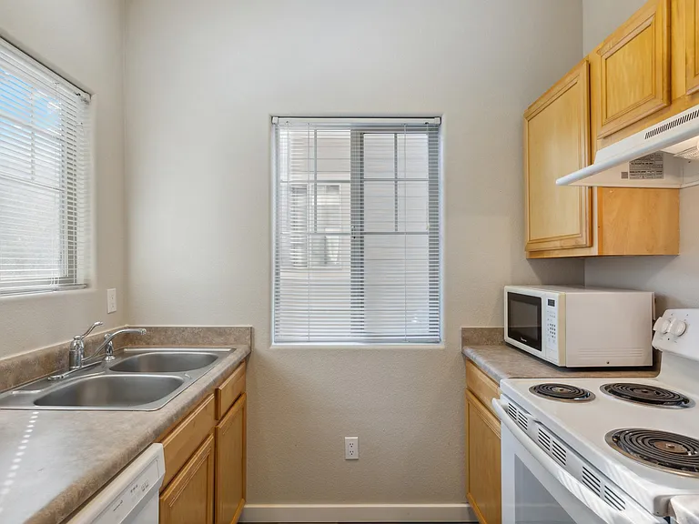 Arbor Garden Townhomes — Photo 8