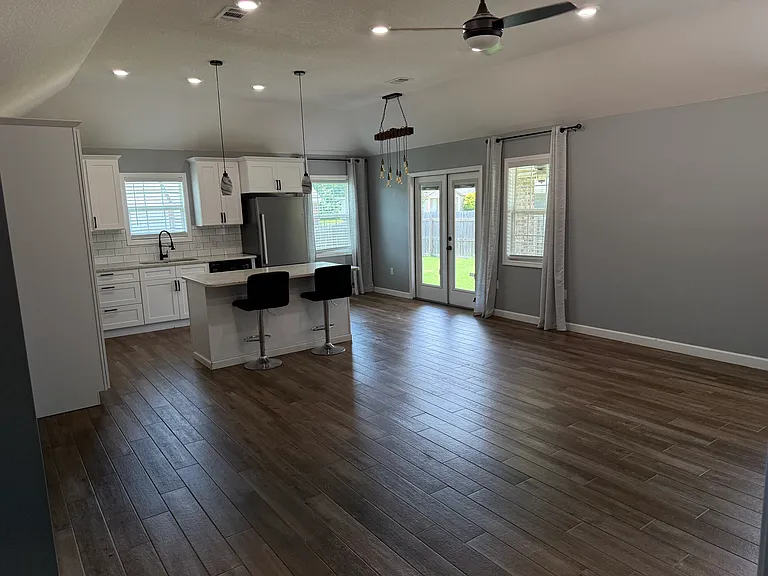 701 Troy Cv — Photo 3