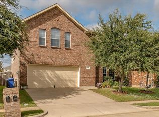 512 Creekbend St, Crowley, TX 76036