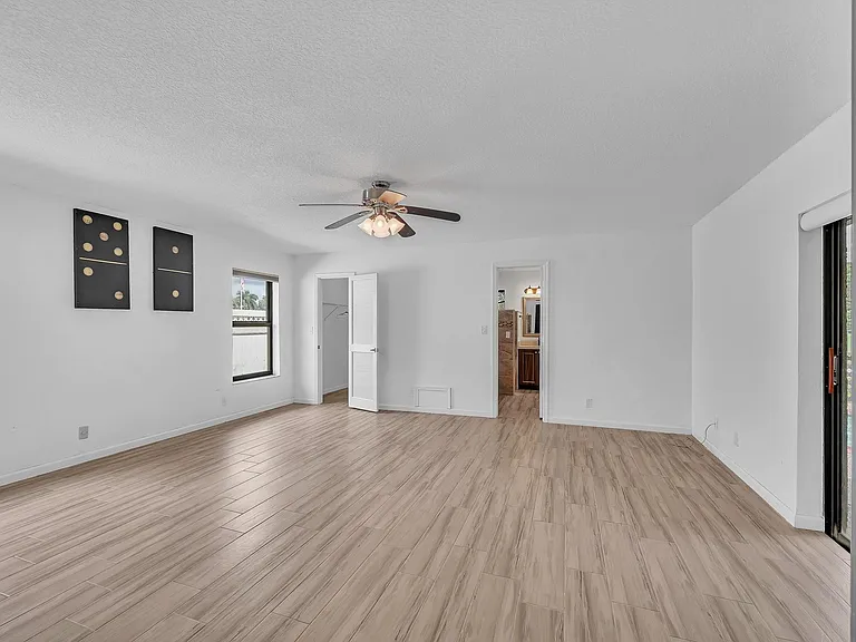 303 NW 105th Ter — Photo 21