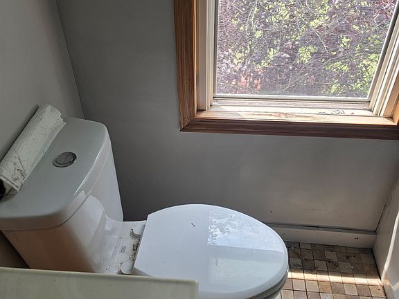 2nd image of 1402 Chestnut Ave