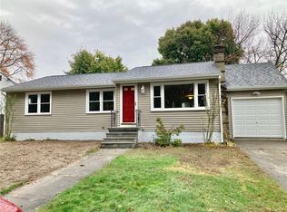 44 Baldino Dr, Cranston, RI 02920