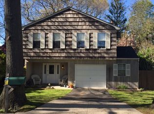 33A Roxbury St, Huntington Station, NY 11746