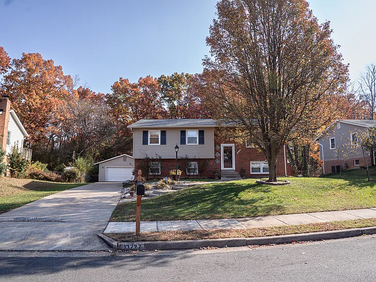 13227 Sturbridge Rd — Photo 62