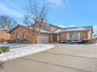 824 Maple Ln, Peotone, IL 60468