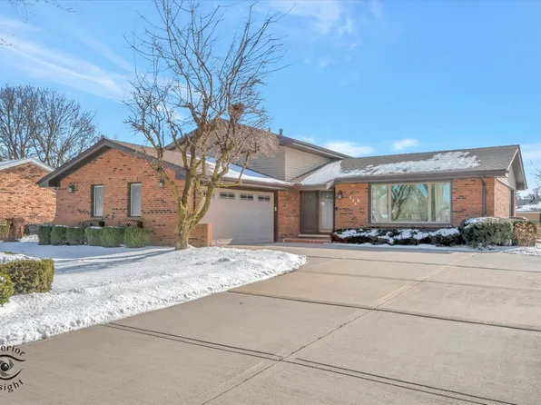 824 Maple Ln, Peotone, IL 60468