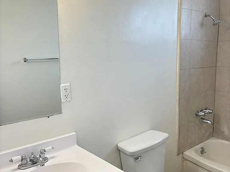 913 E Hyde Park Blvd #B — Photo 16